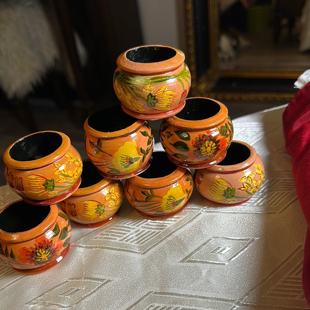 Hand-Painted Floral Napkin Rings Set - Picture 4 of 6